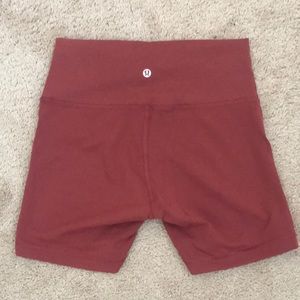 Lululemon Wunder Under 6” bike shorts size 8